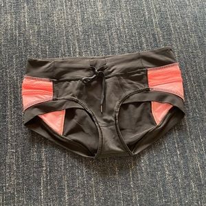 Lululemon Hot Yoga Shorts Pink/Black